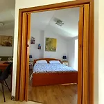 Donda Apartment Split